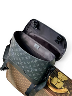 SWORD LUXURY Voyager Monogram Eclipse kanvas messenger çanta, siyah deri detaylı ve iç bölmeli açık görünüm.