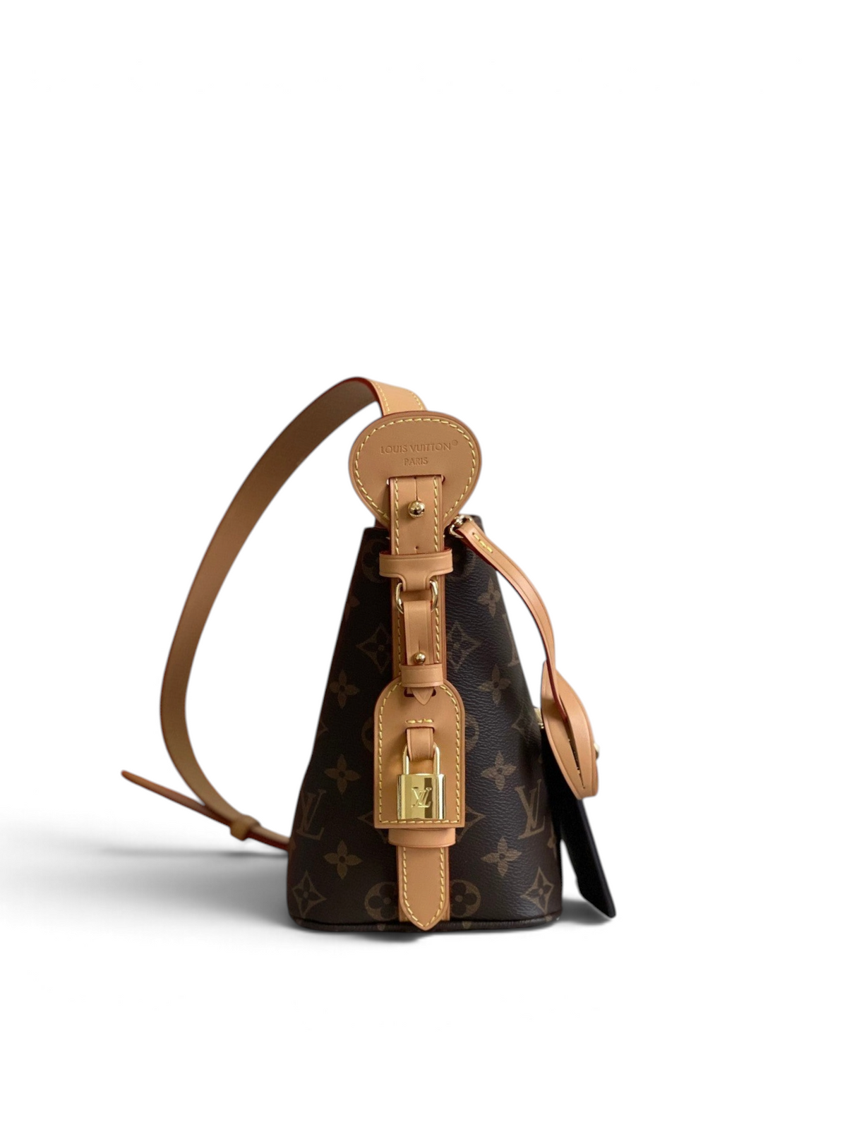 SWORD LUXURY Louis Vuitton All-In BB çanta, ikonik monogram kanvas ve altın tonlu metal detaylara sahip şık mini tasarım.