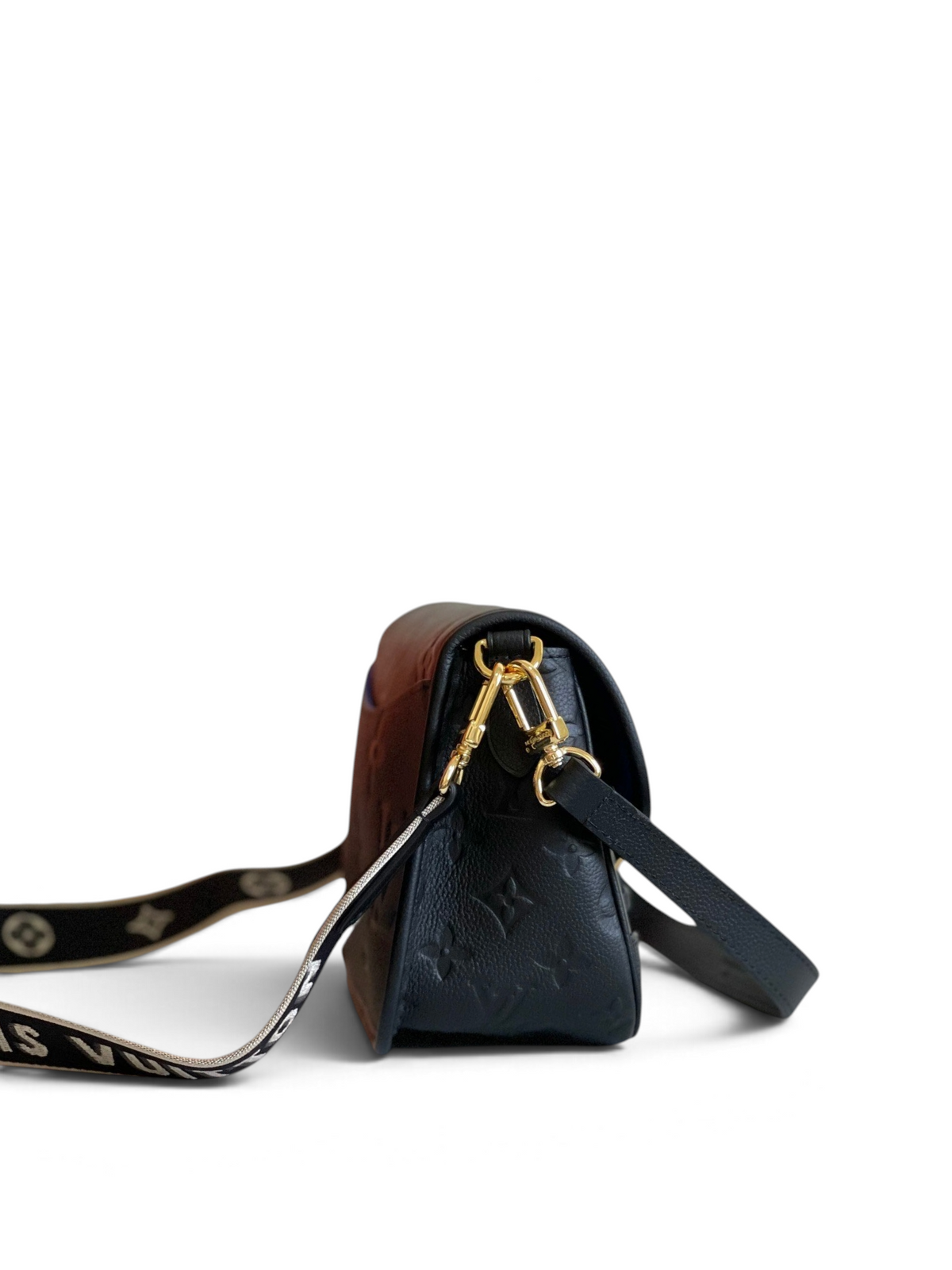 SWORD LUXURY Louis Vuitton Diane çanta, siyah Monogram Empreinte deri, altın tonlu donanım ve işlemeli askı detayı.