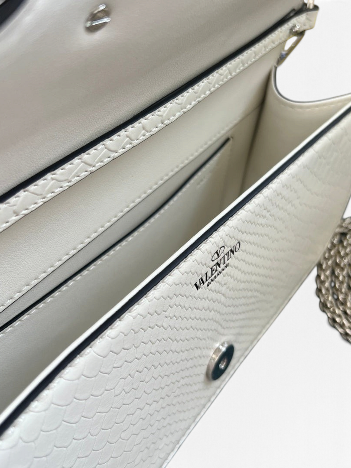 SWORD LUXURY Valentino Garavani VLogo Signature beyaz Ayers deri çanta iç detayları ve zincir askı