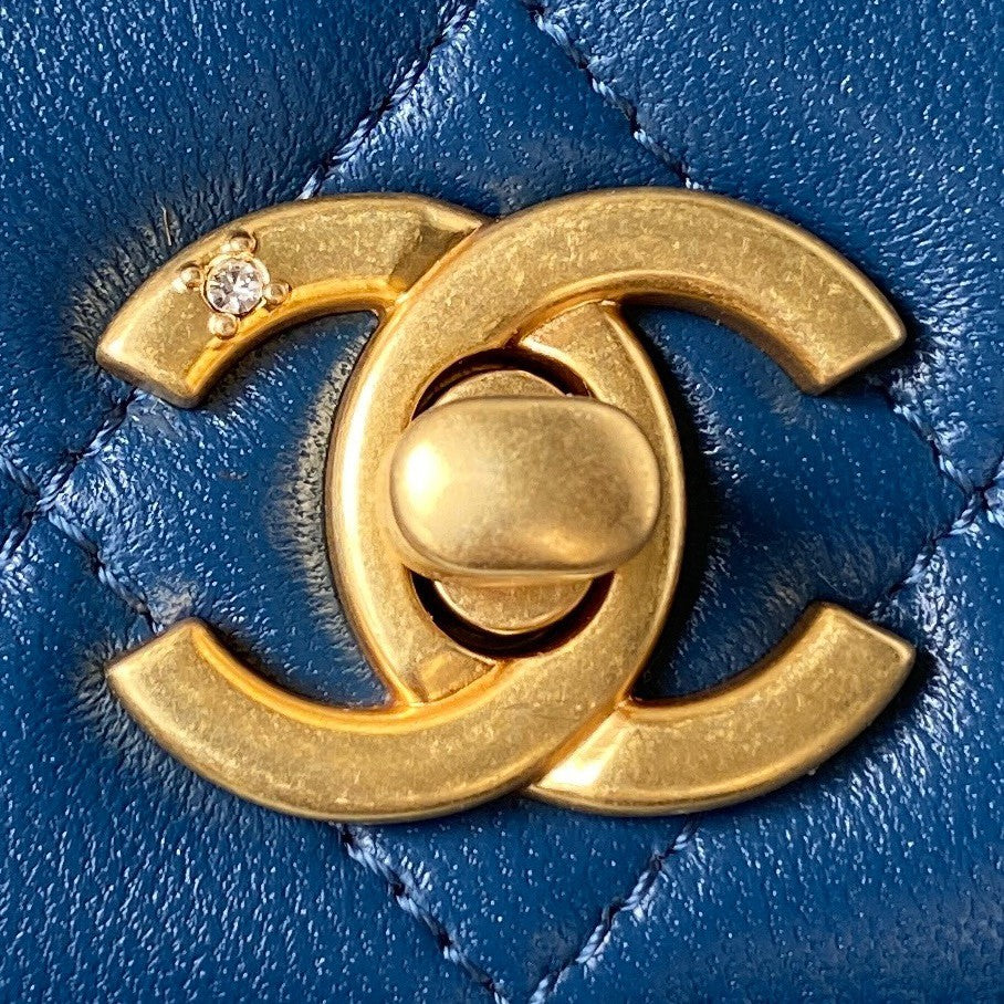 19 Woc Quilted Chain Bag