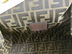 SWORD LUXURY Fendi First çanta içi, ikonik monogram desenli kumaş astar ve Fendi marka etiketi detaylı.