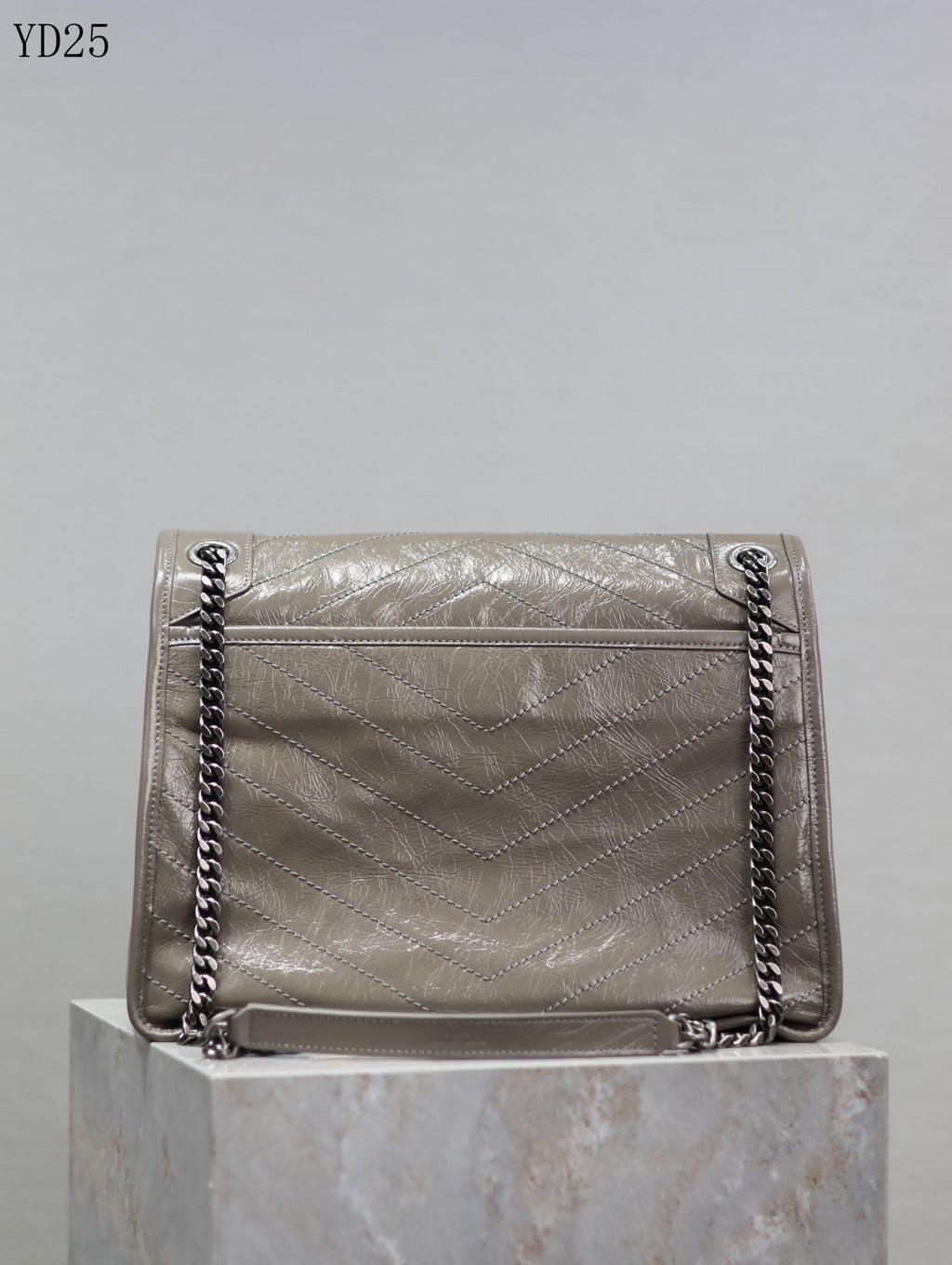 Niki Medium Leather Shoulder Bag