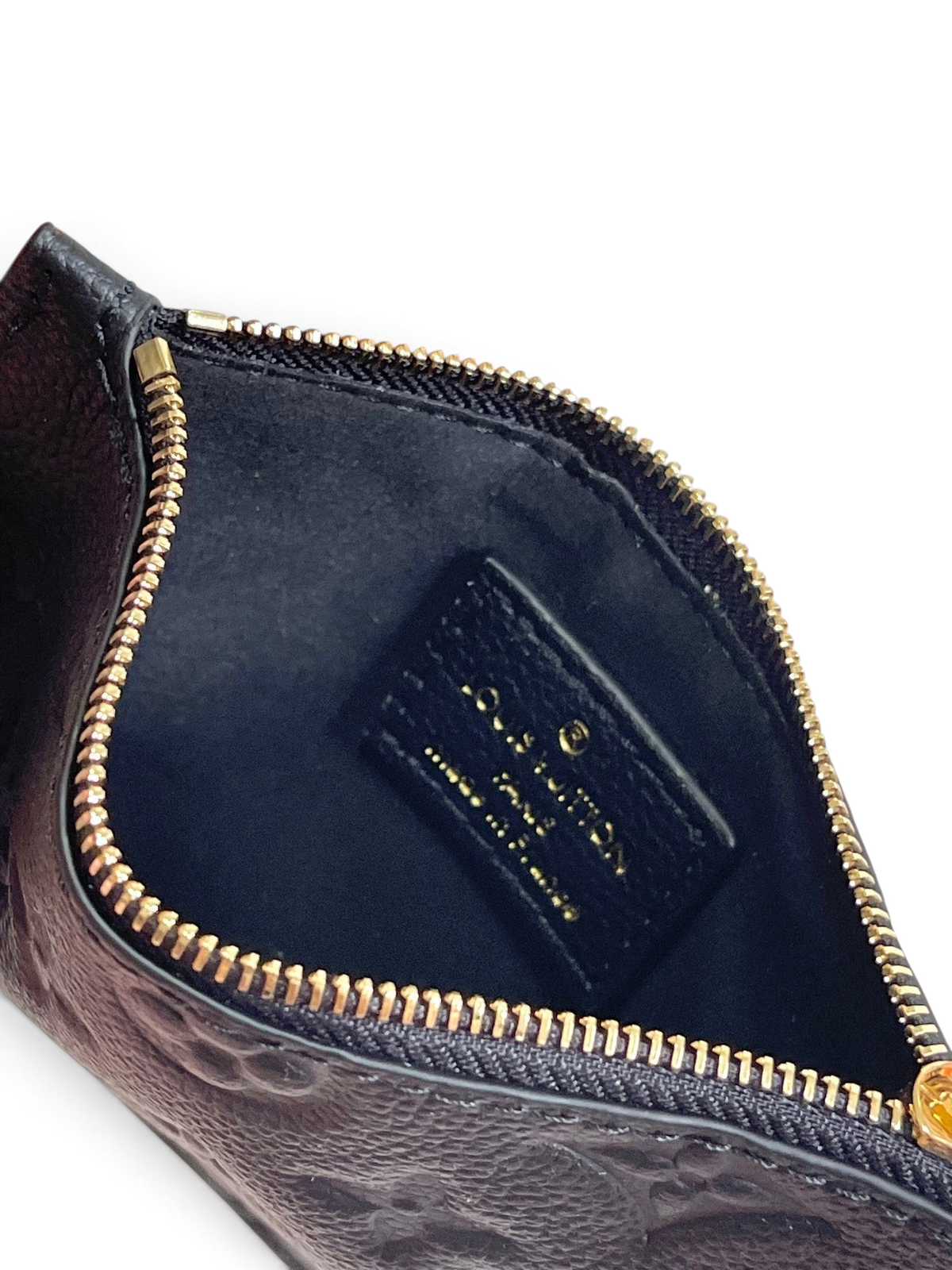 SWORD LUXURY Louis Vuitton Bundle Bag siyah deri fermuarlı iç çanta, altın tonlu donanım ve kabartmalı LV logosu.