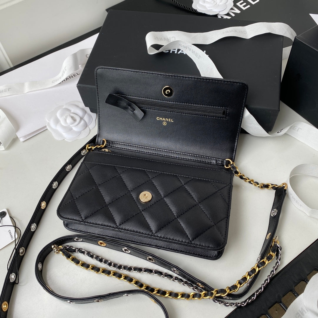 Classic Quilted Wallet on Chain