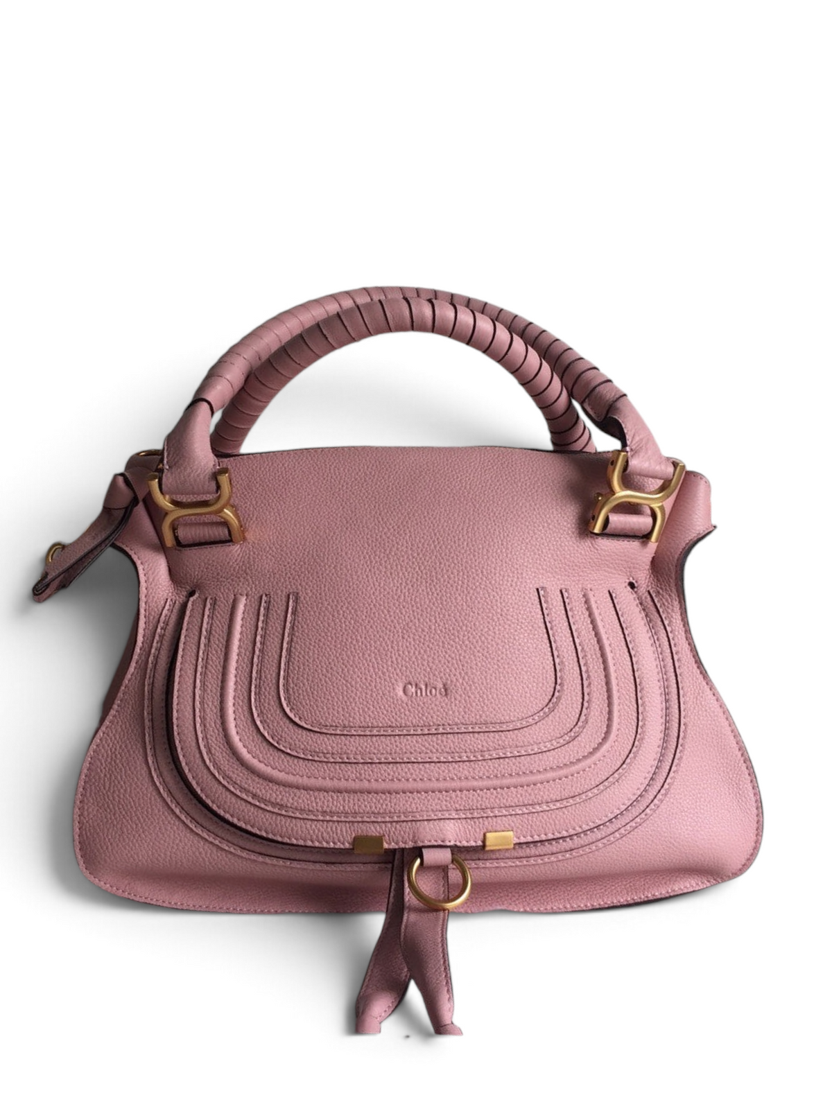 SWORD LUXURY Chloé Marcie pembe taneli deri çanta, altın tonlu donanım ve ikonik kavisli dikiş detaylarına sahip.