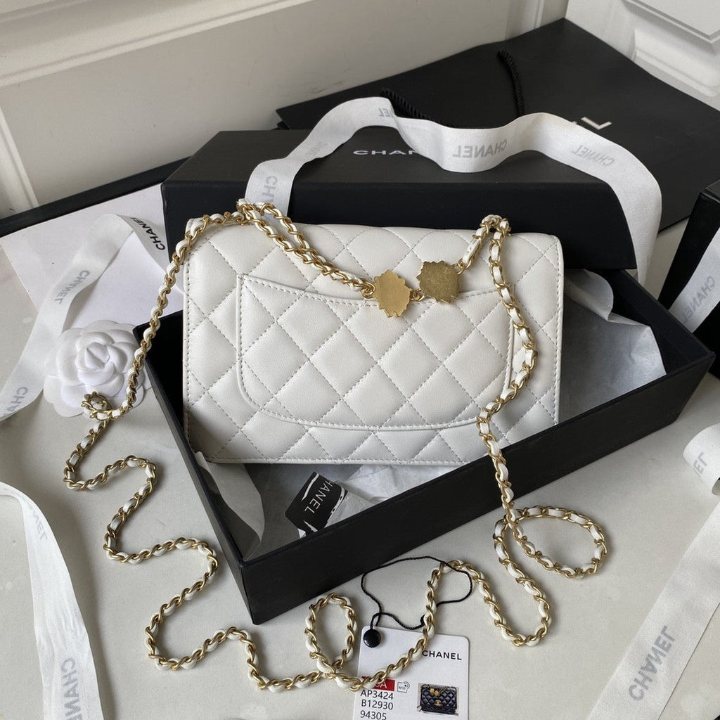 19 Woc Quilted Chain Bag