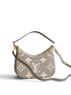 SWORD LUXURY krem rengi Monogram Empreinte deri Mini Moon çanta, altın tonlu donanım ve kavisli silüet ile.