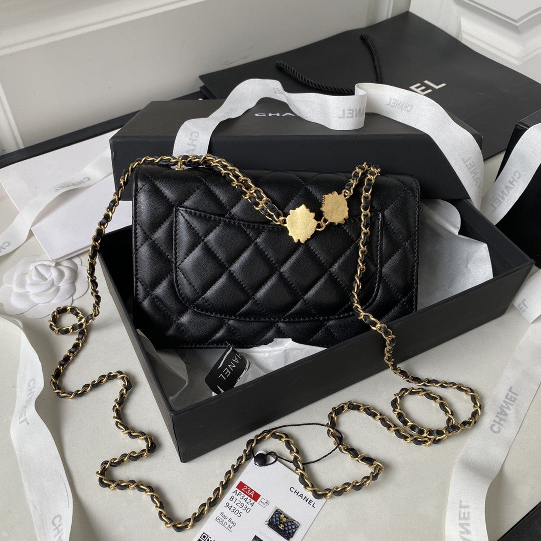19 Woc Quilted Chain Bag
