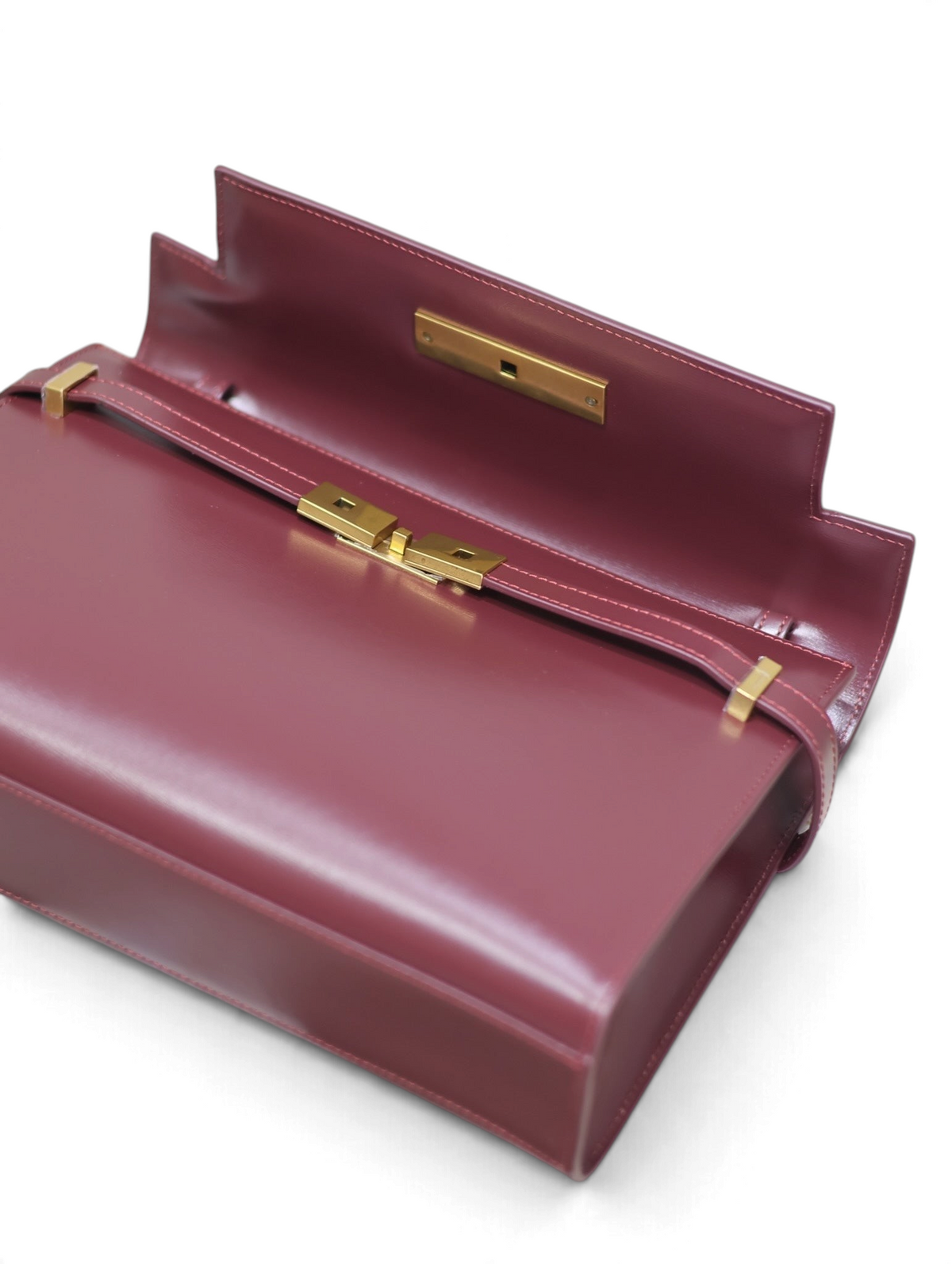 SWORD LUXURY bordo renkli, altın metal detaylı ve zincir askılı, zarif tasarımlı timsah derisi görünümlü deri çanta.