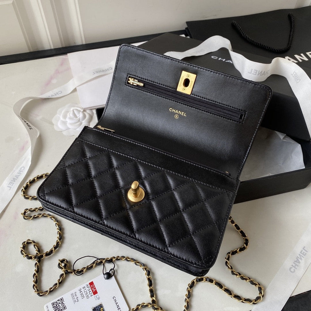 19 Woc Quilted Chain Bag