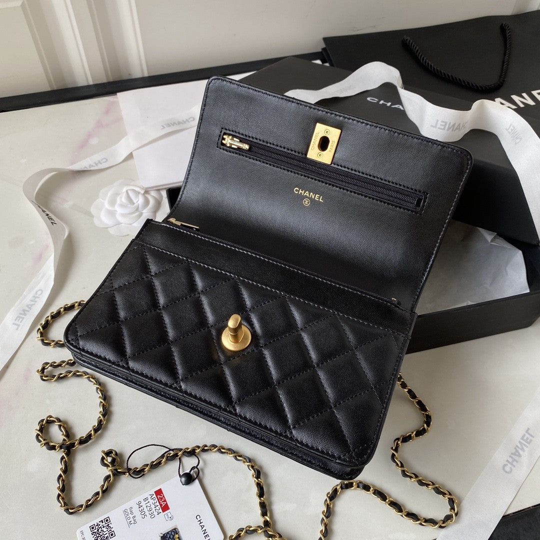 19 Woc Quilted Chain Bag