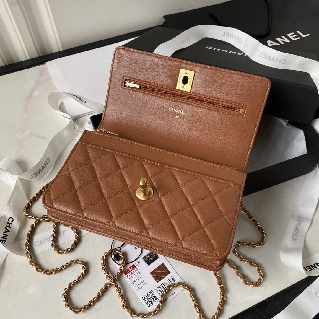 19 Woc Quilted Chain Bag