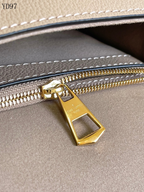 SWORD LUXURY Louis Vuitton Diane çanta detaylı altın tonlu fermuar ve kaliteli deri iç astar görünümü