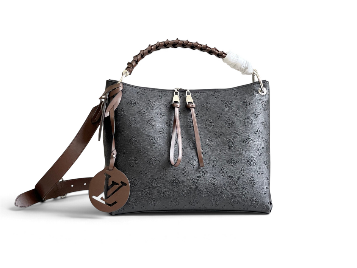 SWORD LUXURY Beaubourg Hobo MM çanta, delikli Monogram desenli siyah Mahina deri ve örgülü deri sap detaylı.