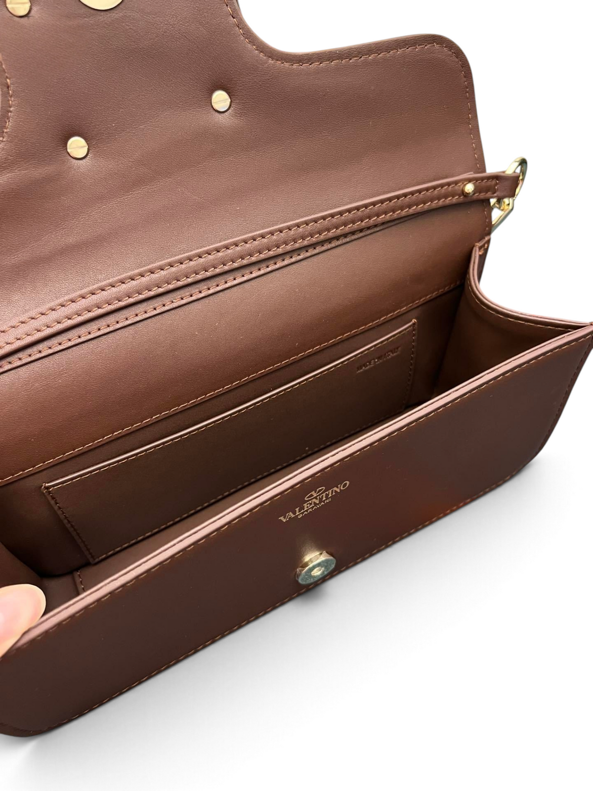 SWORD LUXURY Valentino Garavani VLogo Signature kahverengi deri çanta iç bölme ve metalik detaylar