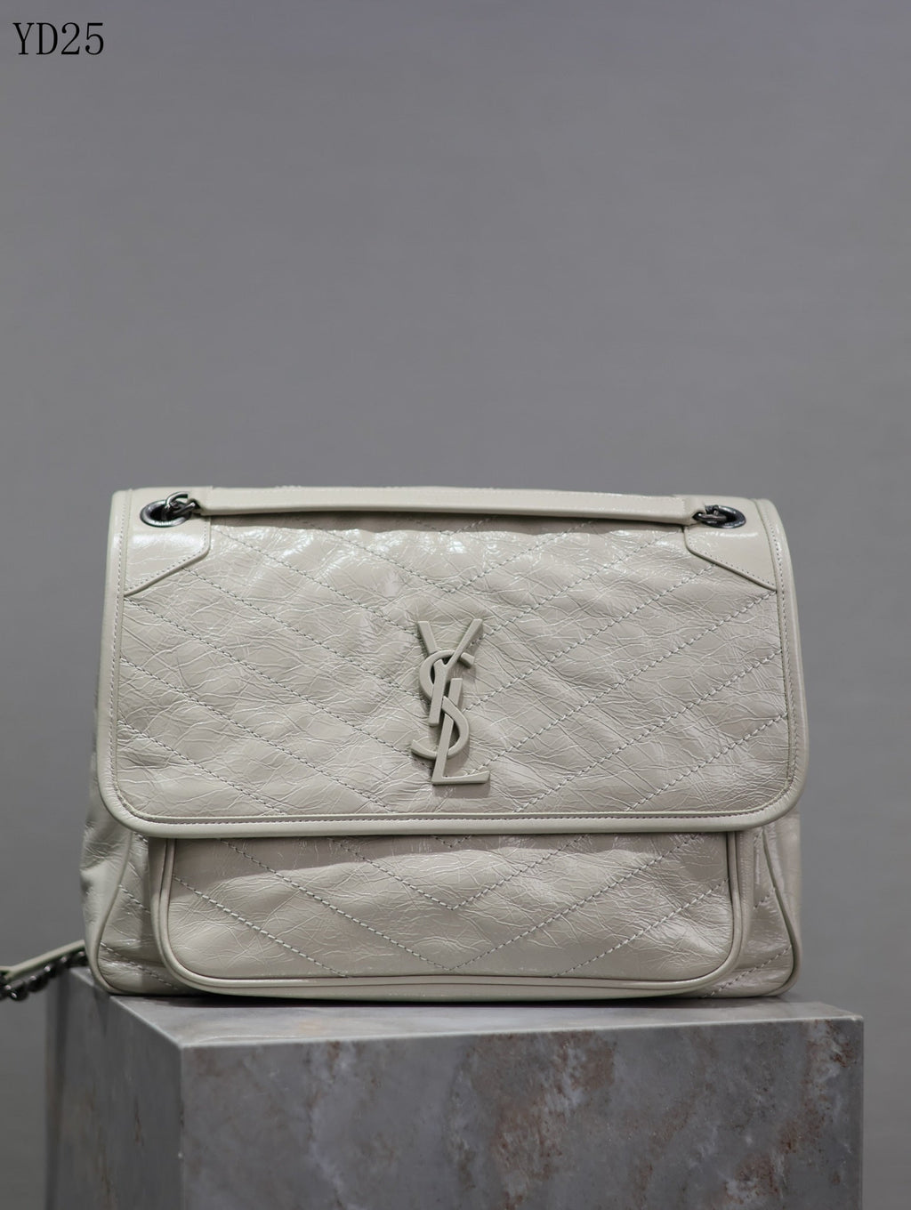 Niki Medium Leather Shoulder Bag