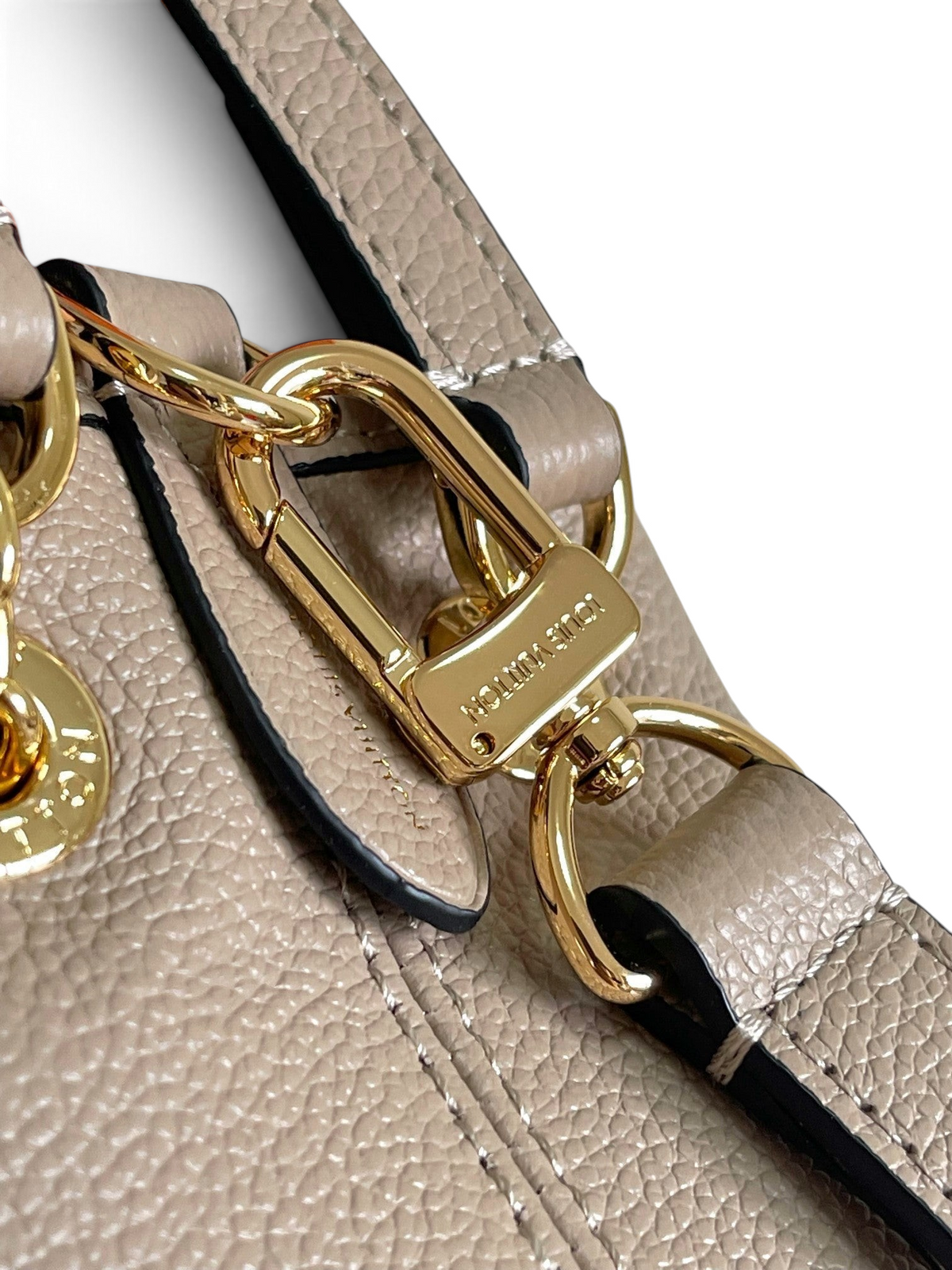 SWORD LUXURY Louis Vuitton Bundle çanta, taupe rengi Monogram Empreinte deri ve altın tonlu metal detaylar.