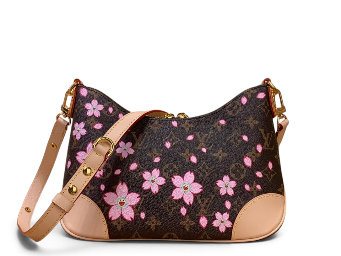 SWORD LUXURY Louis Vuitton x Murakami Boulogne omuz çantası, ikonik monogram kanvas ve pembe kiraz çiçeği desenli.