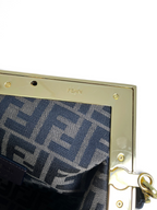 SWORD LUXURY Fendi First orta boy çanta, ikonik monogram kumaş detaylı altın renkli metal çerçeve ve logo detayı.