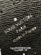 SWORD LUXURY Pochette Voyage çanta üzerinde siyah Damier Graphite kanvas dokusu ve Louis Vuitton kabartmalı logo detayı