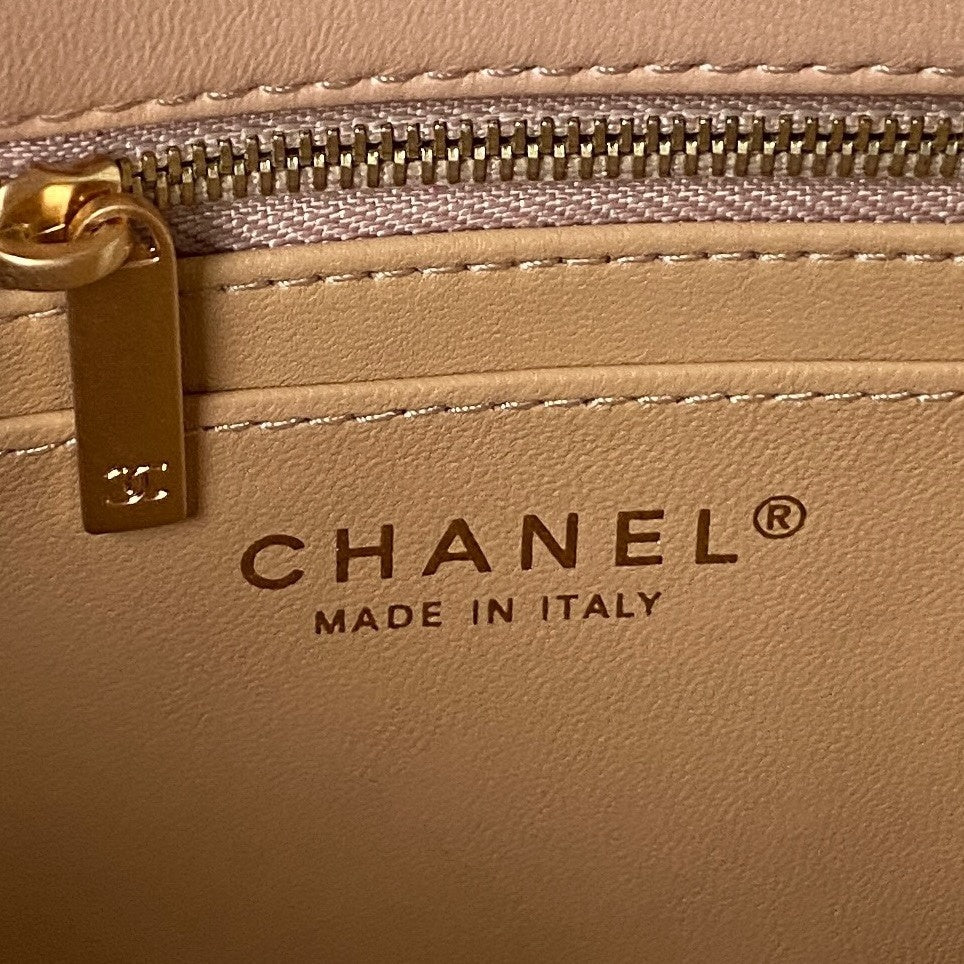 23 Quilted Chain Shoulder Bag