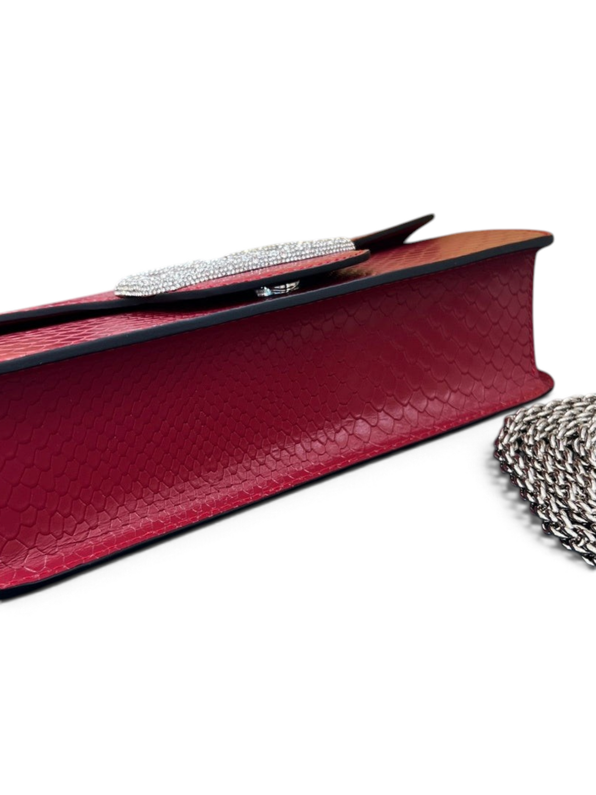 SWORD LUXURY Valentino Garavani VLogo Signature kırmızı Ayers deri çanta, taşlı logo detaylı ve zincir askılı