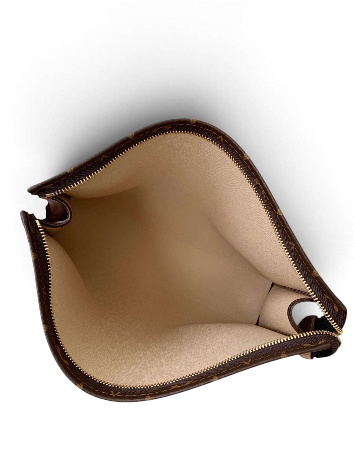 SWORD LUXURY Toiletry Pouch 26, içi geniş, monogram kanvas detaylı, fermuarlı lüks makyaj ve seyahat çantası.