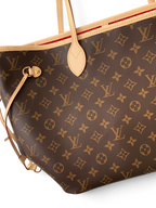SWORD LUXURY Neverfull MM çanta, ikonik kahverengi monogram kanvas, doğal deri saplar ve canlı kayısı rengi iç astar.