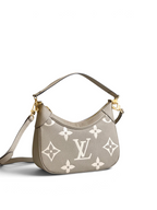 SWORD LUXURY krem rengi Monogram Empreinte deri Louis Vuitton Mini Moon çanta, altın donanımlı ve kavisli tasarım.
