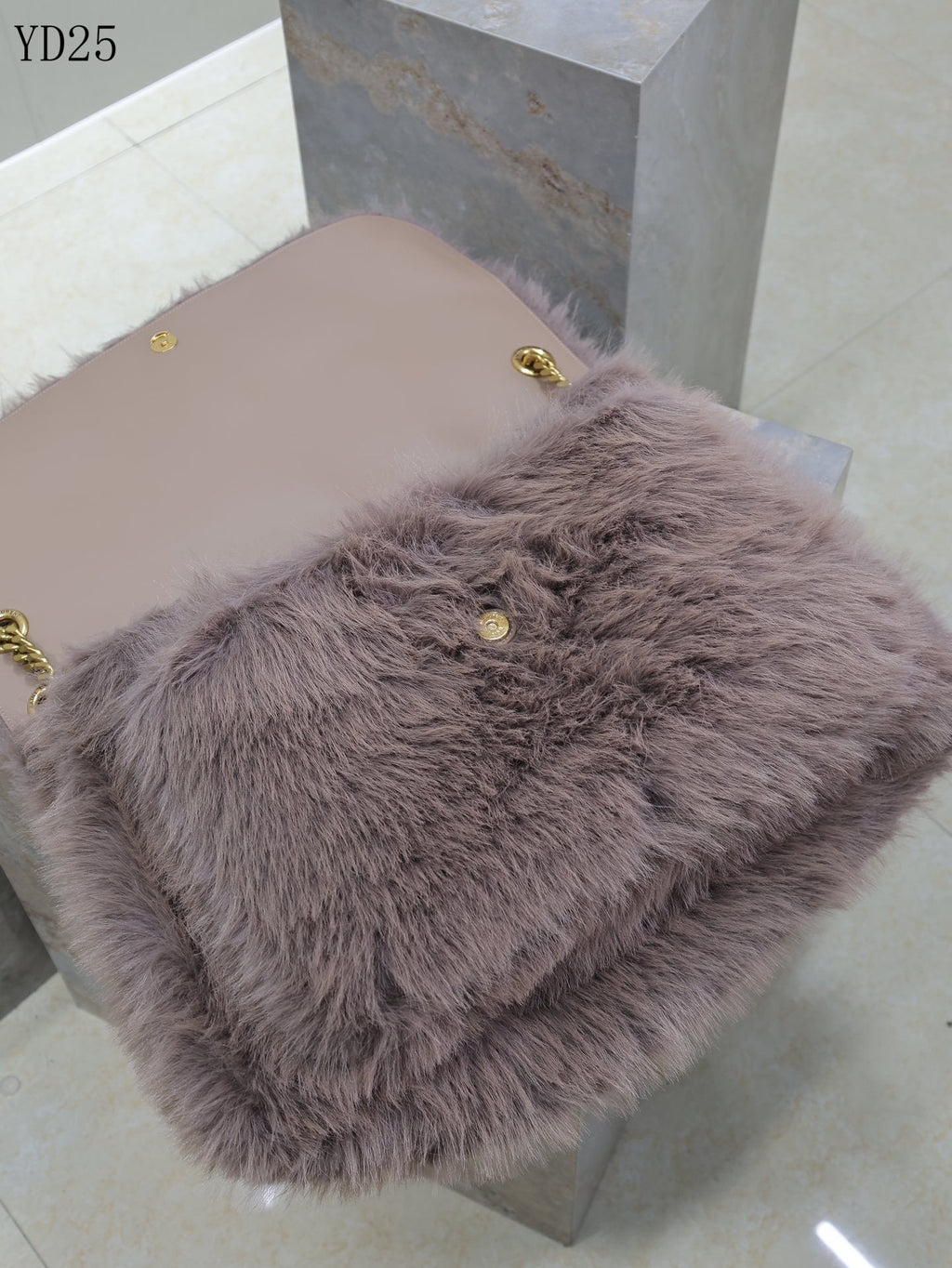 Niki Large in Shearling Bag