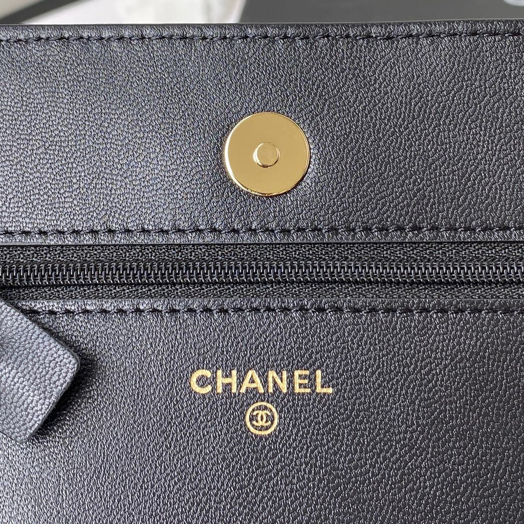 Classic Quilted Wallet on Chain