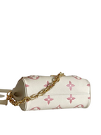 SWORD LUXURY Louis Vuitton Favorite çanta, bej ve pembe monogram desenli deri, altın zincir askılı şık omuz çantası.