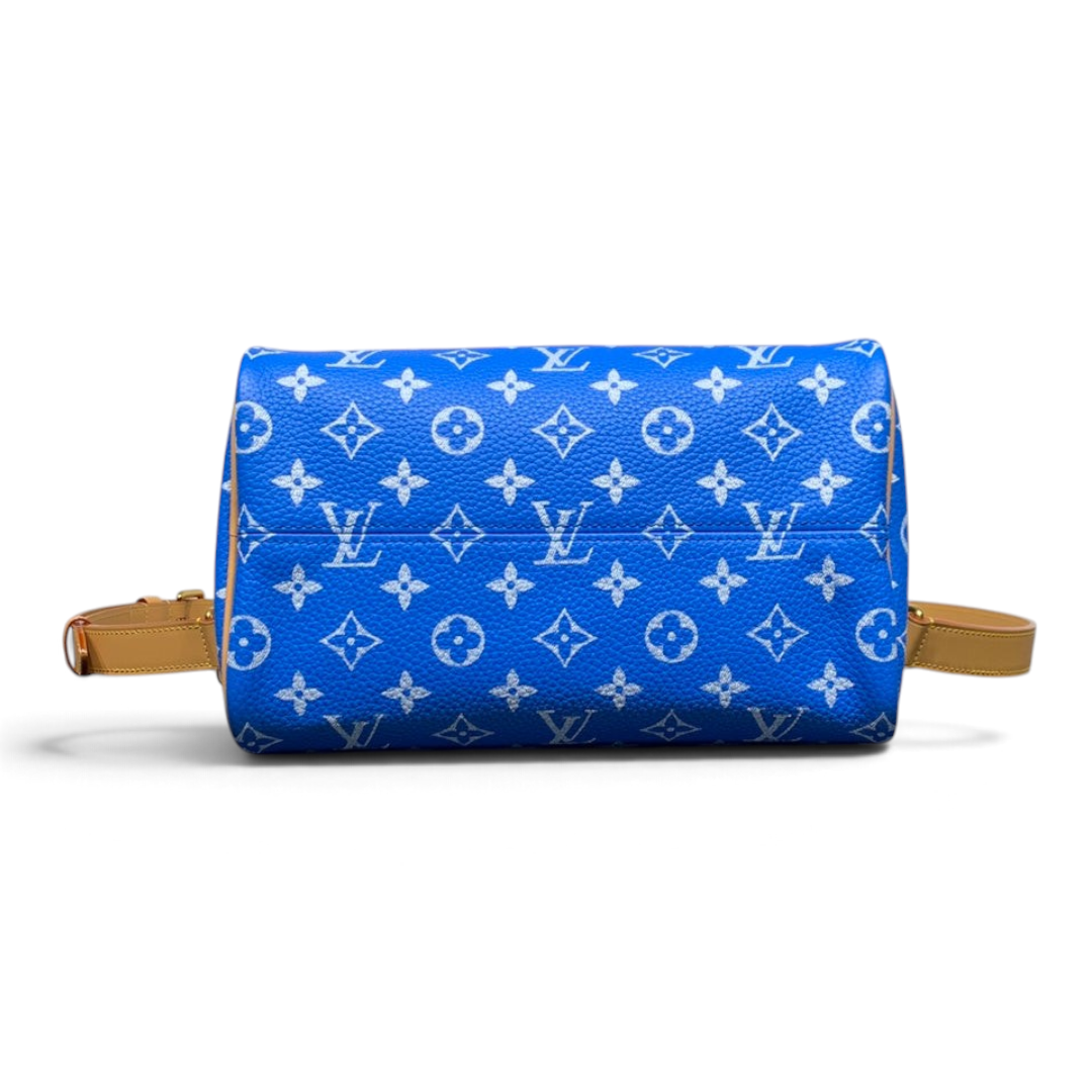SWORD LUXURY mavi monogram kabartmalı deri Speedy Bandoulière 25 çanta, altın tonlu donanım ve doğal deri detaylı.