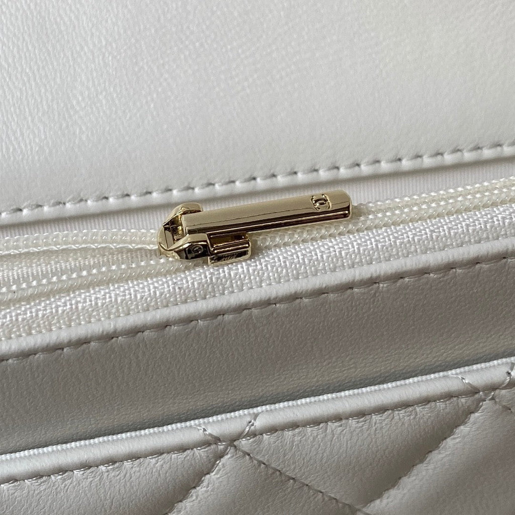 19 Woc Quilted Chain Bag
