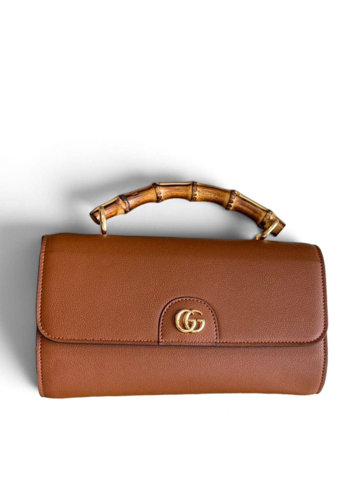 SWORD LUXURY kahverengi deri Gucci çanta, ikonik bambu sap, altın GG logosu ve zincir askı detaylı, kutusuyla birlikte.