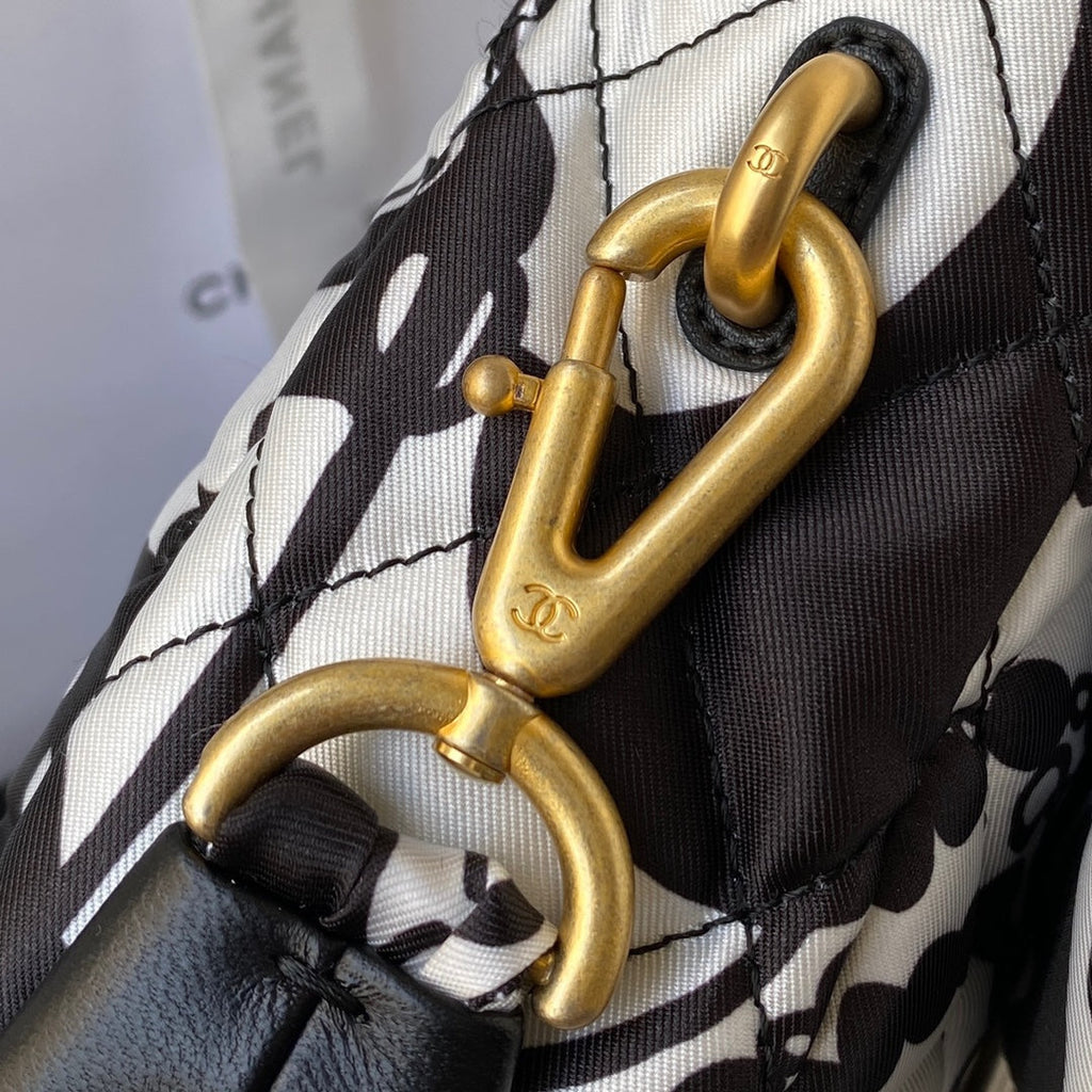 Quilted Chain Shoulder Bag
