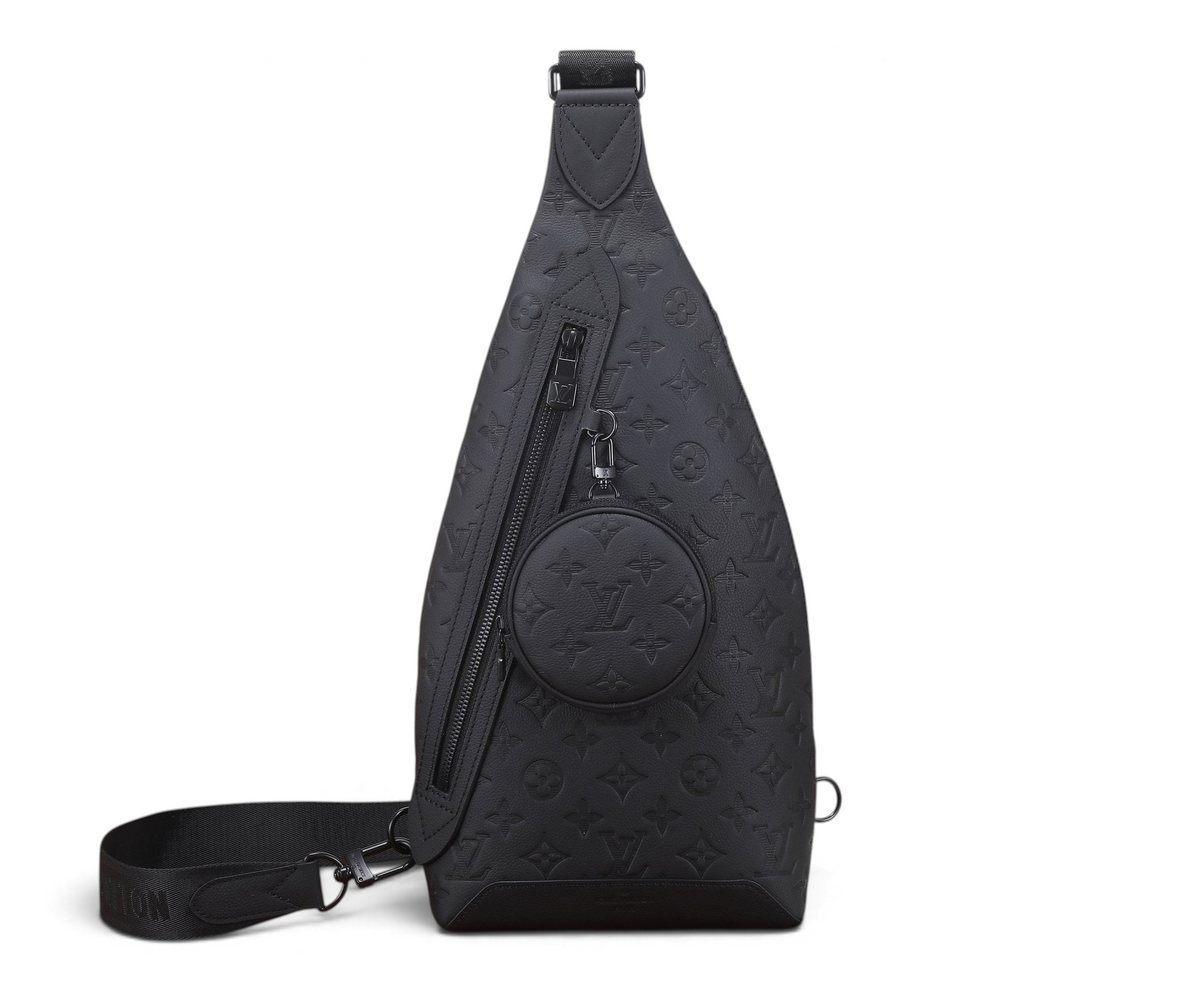 SWORD LUXURY siyah kabartmalı monogram deri damla formlu askılı çanta, çıkarılabilir bozuk para cüzdanı ile.