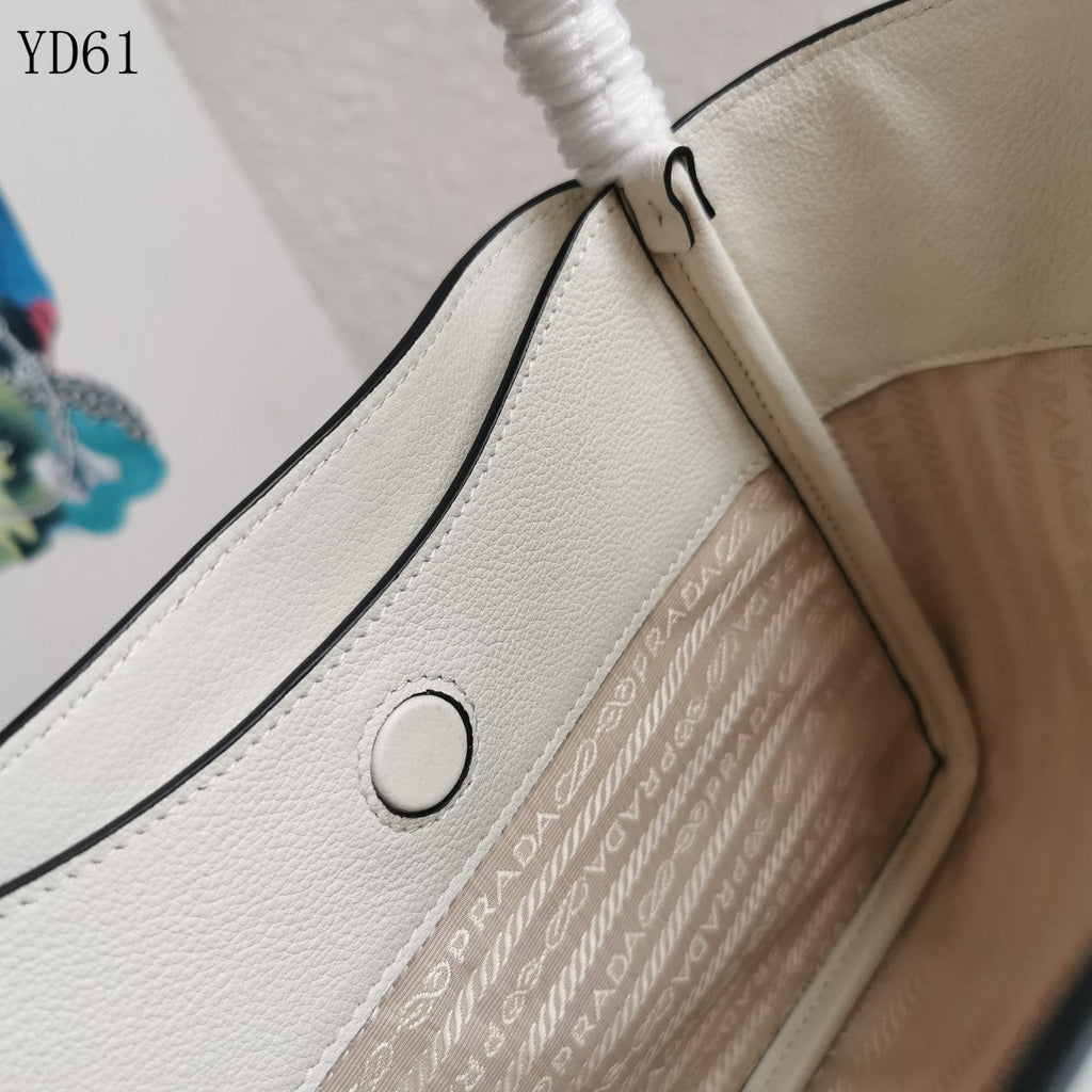 Tote Bag in Soft Grain Leather