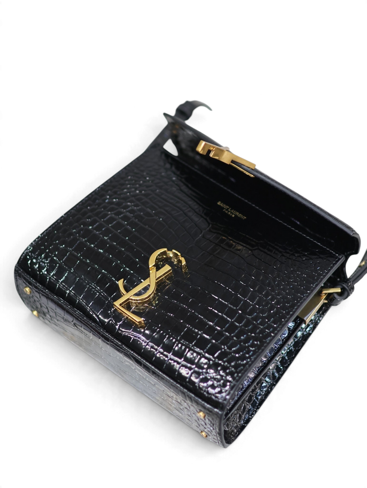 SWORD LUXURY Cassandra mini çanta, siyah timsah derisi görünümlü deri, altın tonlu YSL monogram ve yapısal tasarım.