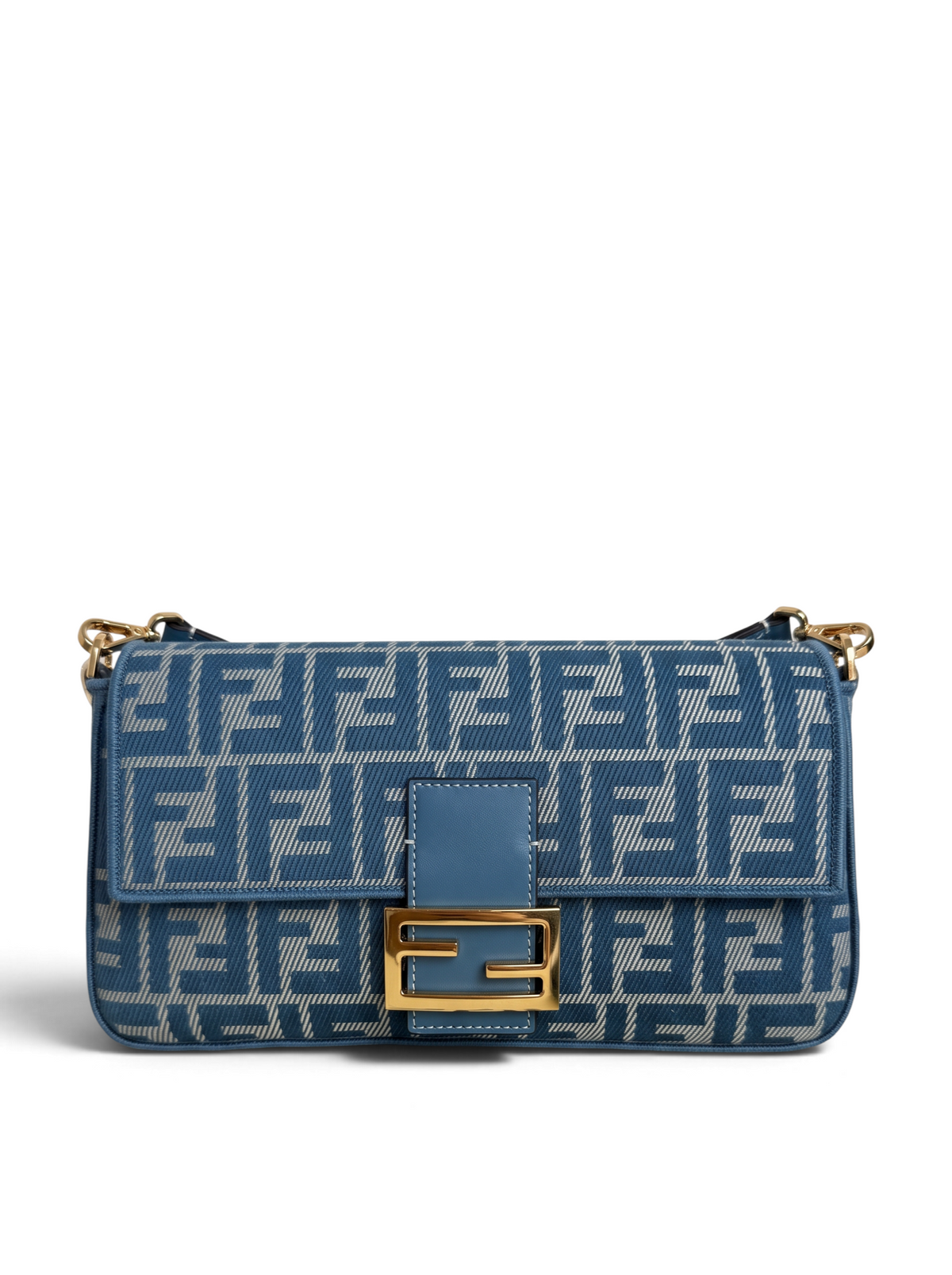 SWORD LUXURY Fendi Baguette çanta, ikonik FF kanvas desenli, mavi deri detaylı ve altın renkli metal tokalı tasarım.