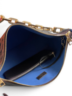 SWORD LUXURY Coussin Hobo MM çanta, çikolata kahvesi kabartmalı deri dış yüzey ve kontrast parlak mavi iç astar.