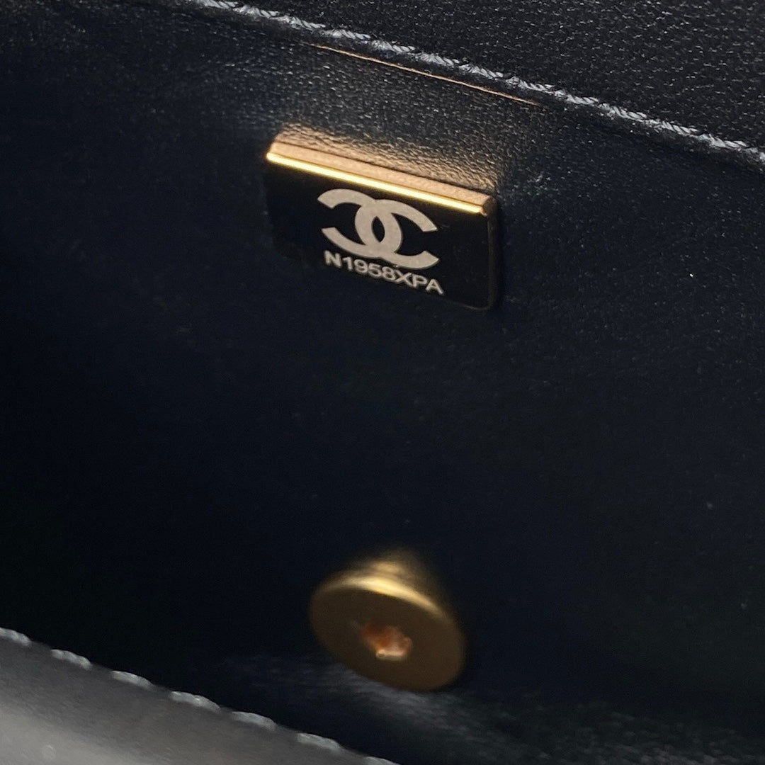 Matelasse Chain Shoulder Bag