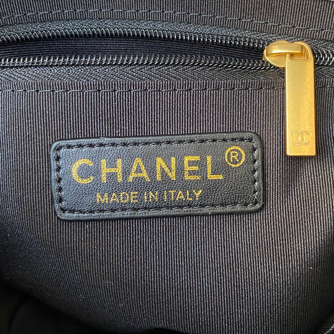 Quilted Chain Shoulder Bag
