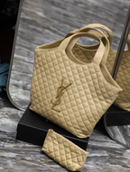 SWORD LUXURY bej renkli, kapitone desenli, altın logolu büyük boy deri tote çanta ve uyumlu mini cüzdan seti.