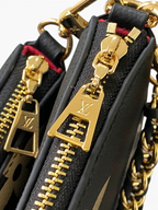 SWORD LUXURY Louis Vuitton Pochette çanta, altın rengi fermuar detayları ve zincir askısı ile siyah deri tasarım.