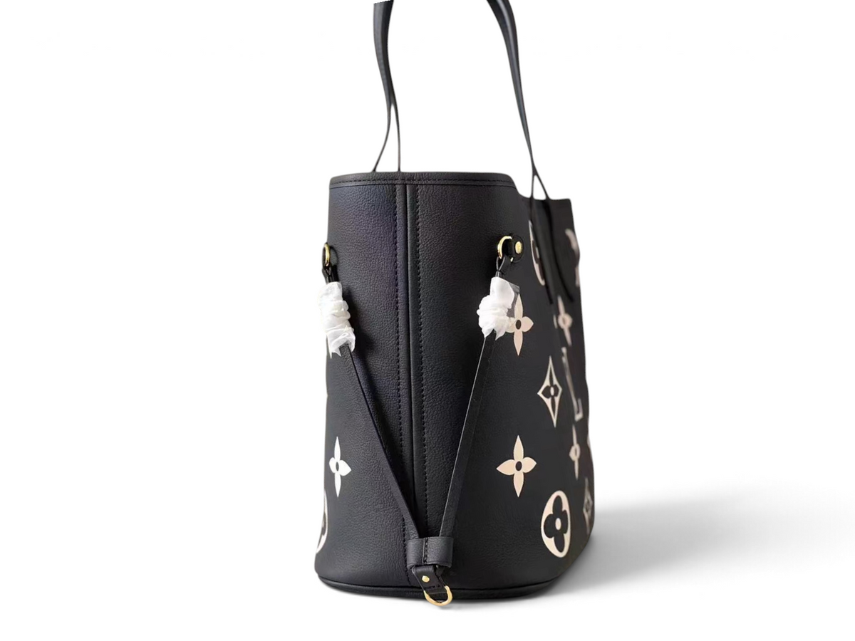 SWORD LUXURY siyah monogram desenli, deri detaylı ve altın tonlu donanıma sahip geniş Neverfull tote çanta.