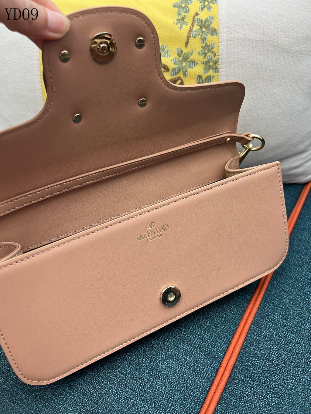 Garavani VLogo Signature Bag