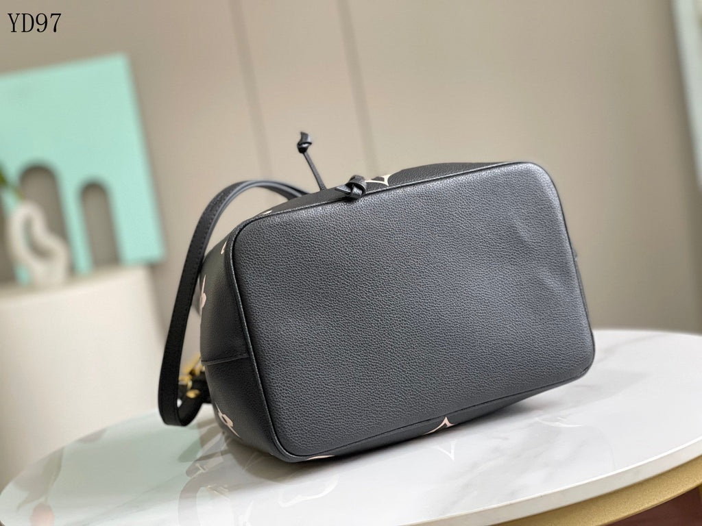 NeoNoé Bucket Bag