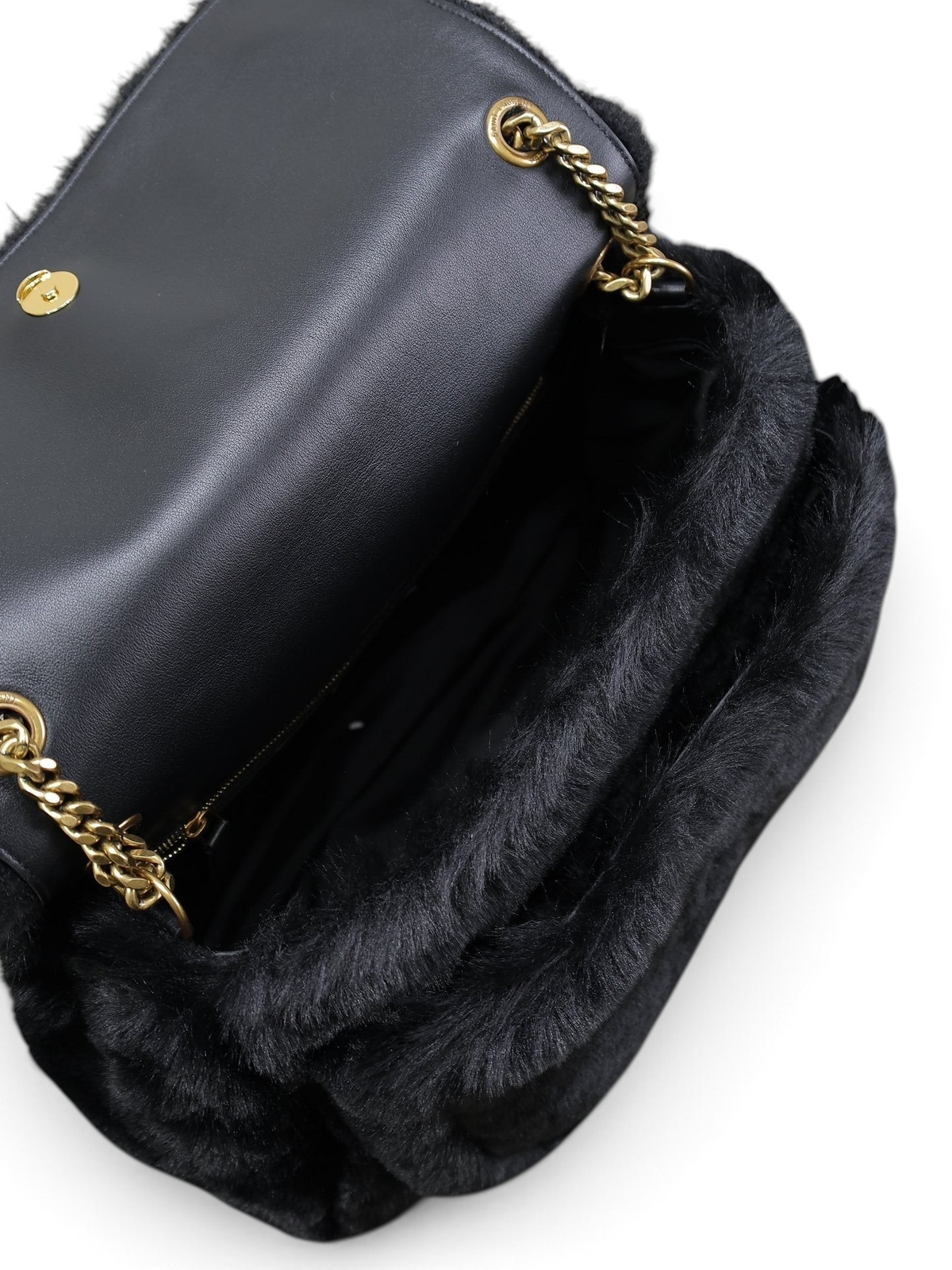 SWORD LUXURY siyah suni kürklü Niki Medium çanta, altın tonlu zincir askı ve deri detaylı iç kapak tasarımı.